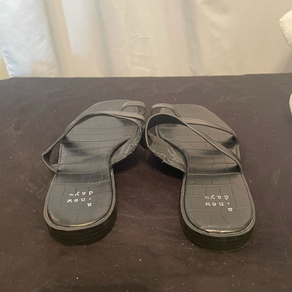 Marilyn Toe Loop Slide Sandals A New Day Size 6.5 - Picture 4 of 10
